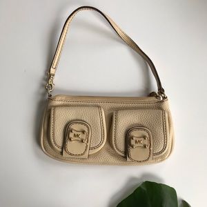 Beautiful Michael Kors pebbles leather bag